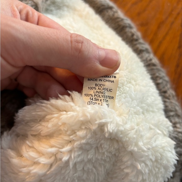 Grey knit neck cowl - Picture 4 of 5